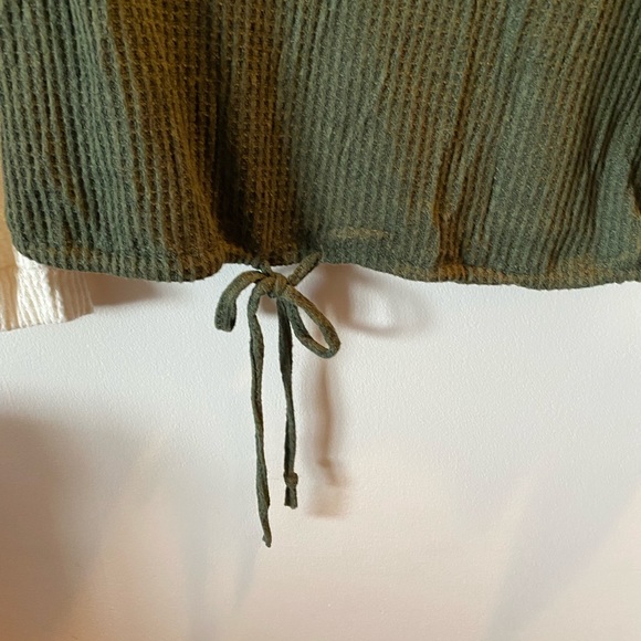 Green Knit Ling Sleeve Draw String Sweater - Picture 5 of 8